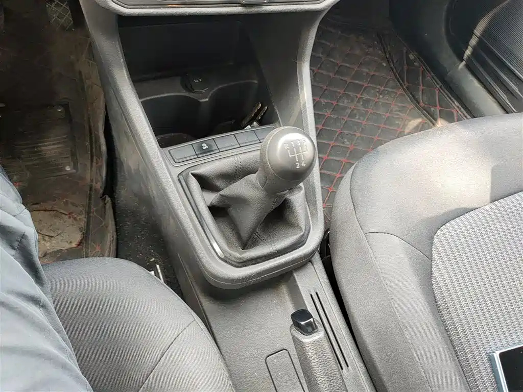 VOLKSWAGEN SANTANA 2019