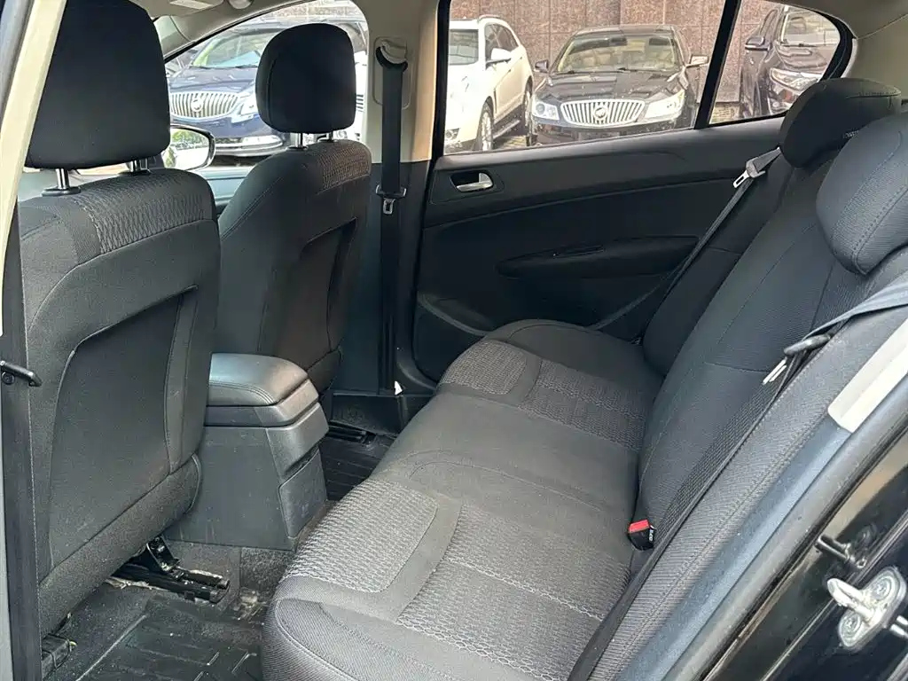 PEUGEOT 308 2013