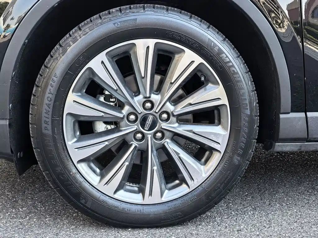 LINCOLN ADVENTURER 2022