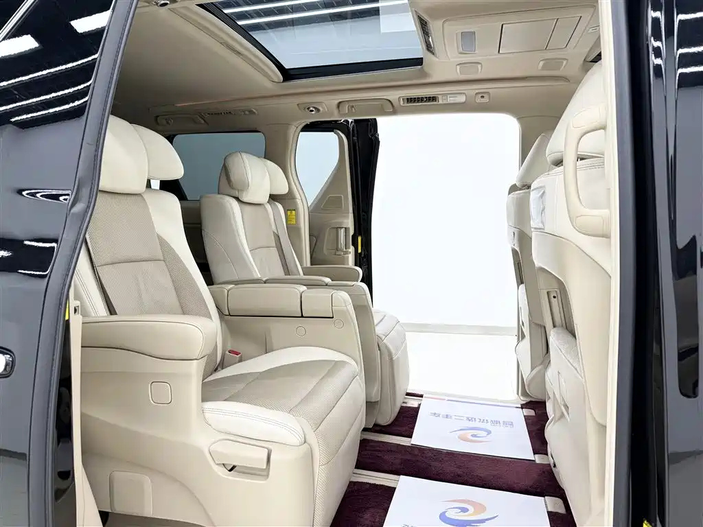 TOYOTA ALPHARD 2013