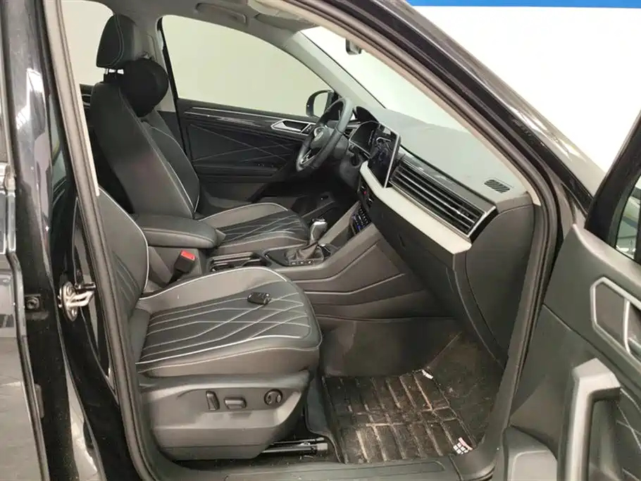 VOLKSWAGEN TIGUAN L 2024