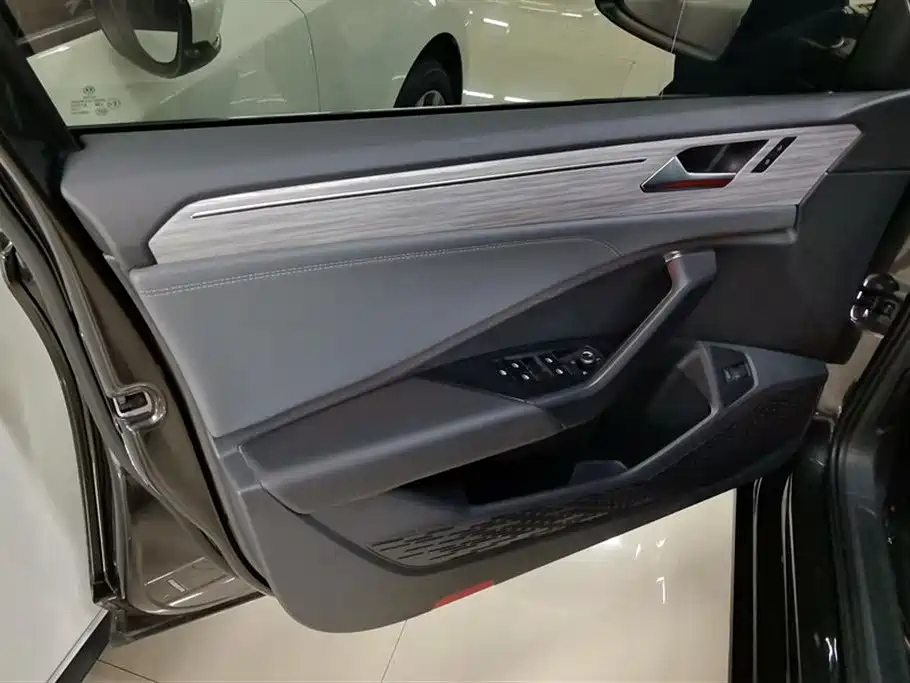 VOLKSWAGEN SAGITAR 2024