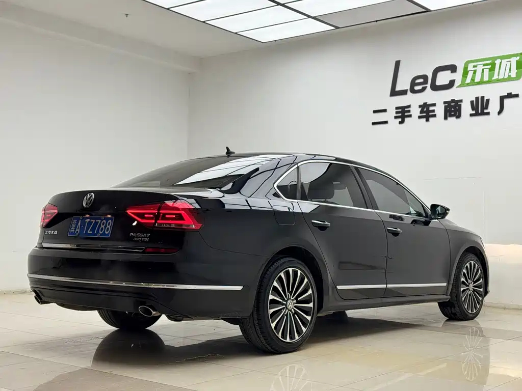 VOLKSWAGEN PASSAT 2017