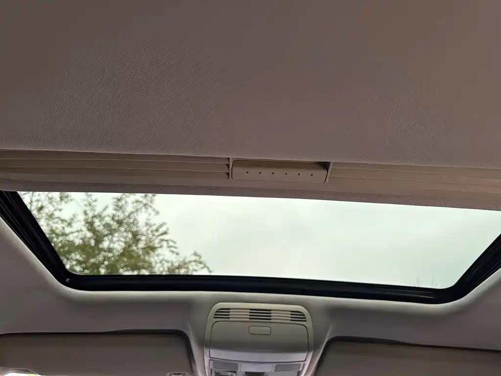 VOLKSWAGEN MAGOTAN 2012