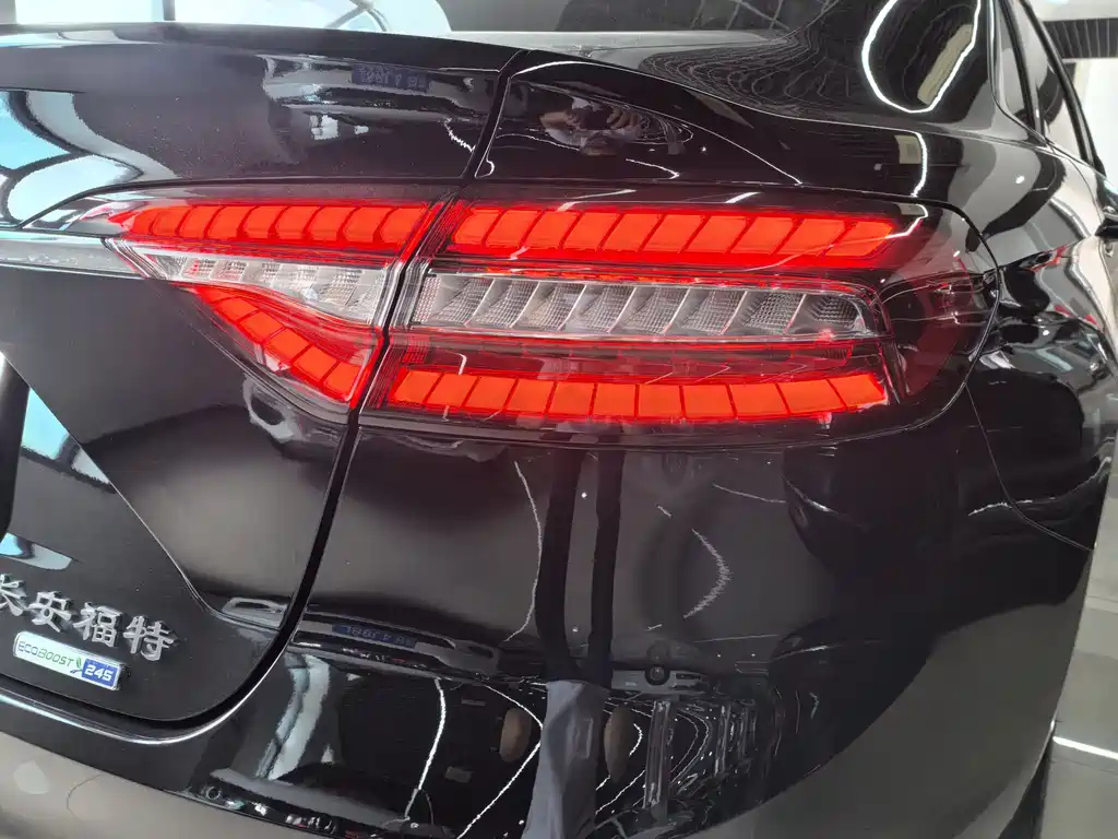 FORD TAURUS 2019