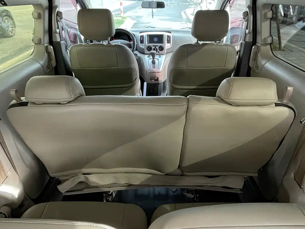 NISSAN NV200 2018