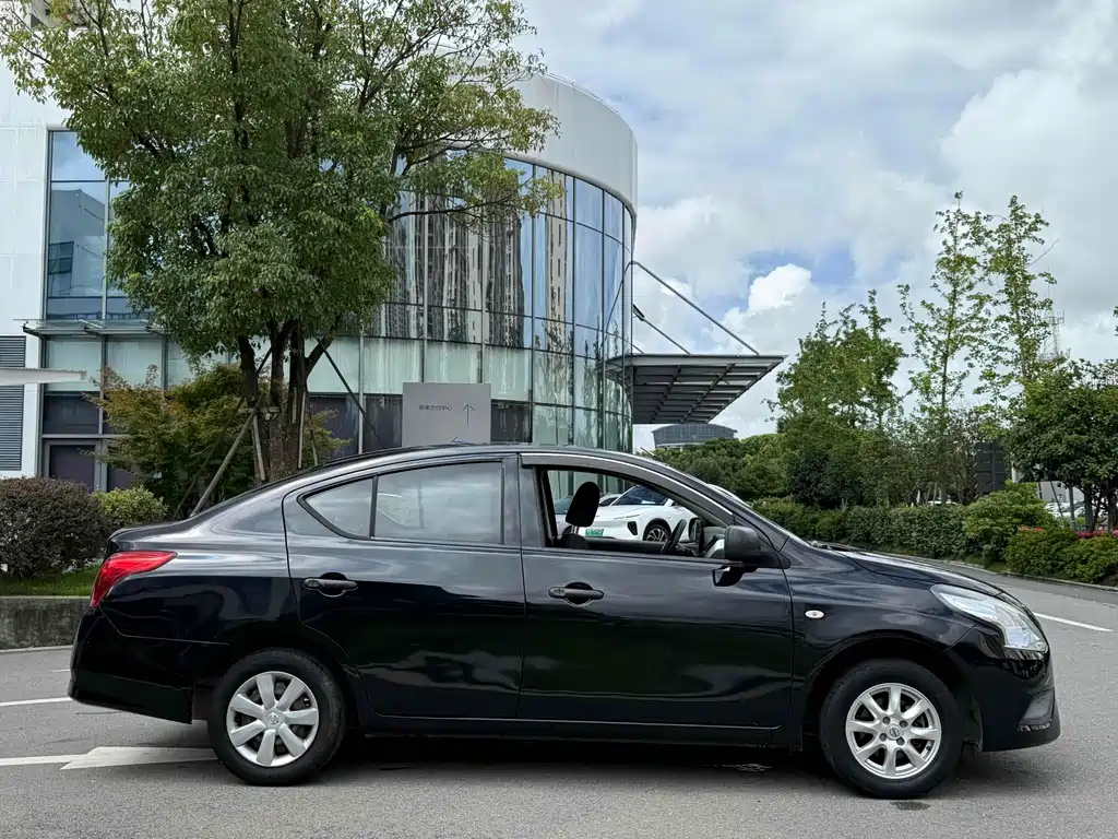 NISSAN SUNNY 2014