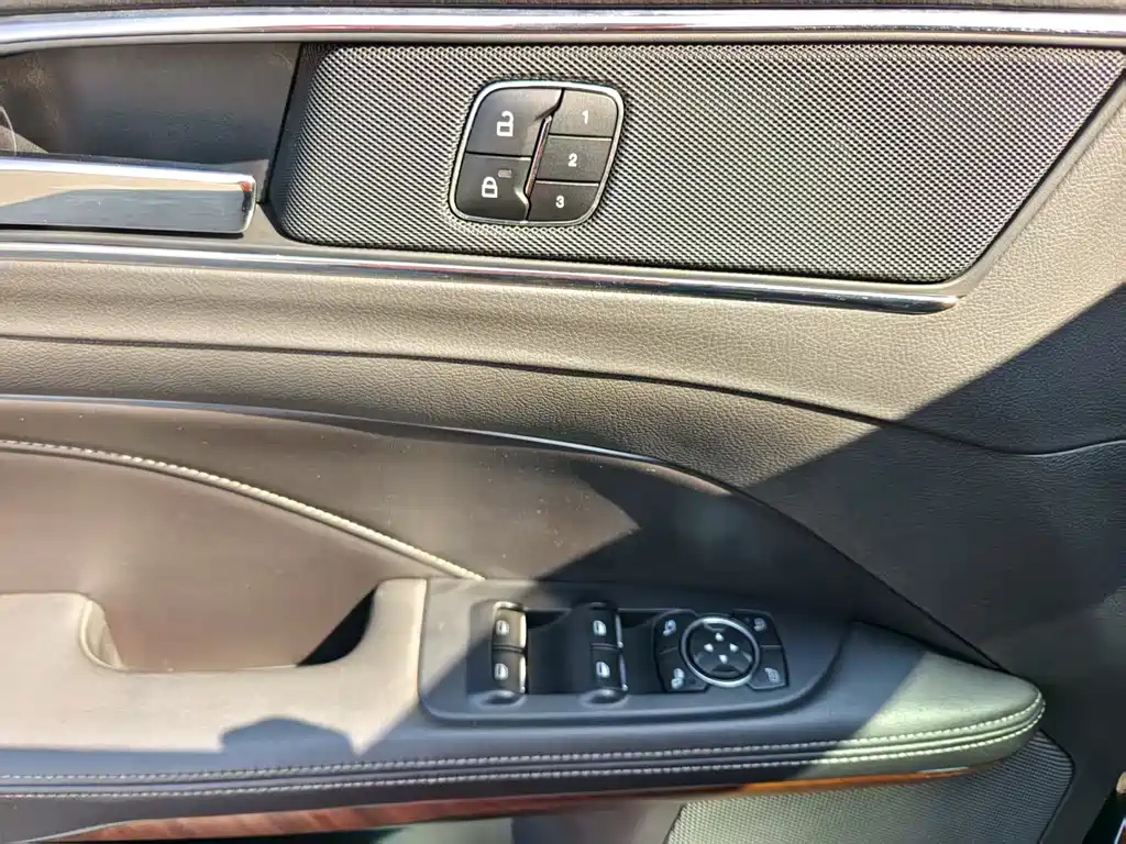 FORD TAURUS 2017