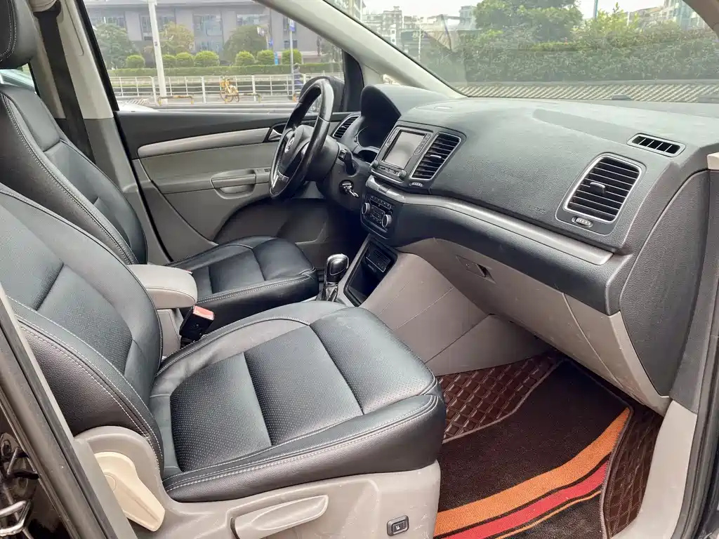 VOLKSWAGEN SHARAN 2012