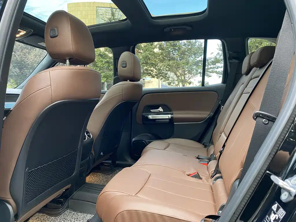MERCEDES BENZ GLB 2023