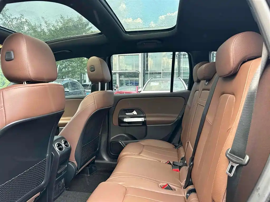 MERCEDES BENZ GLB 2023