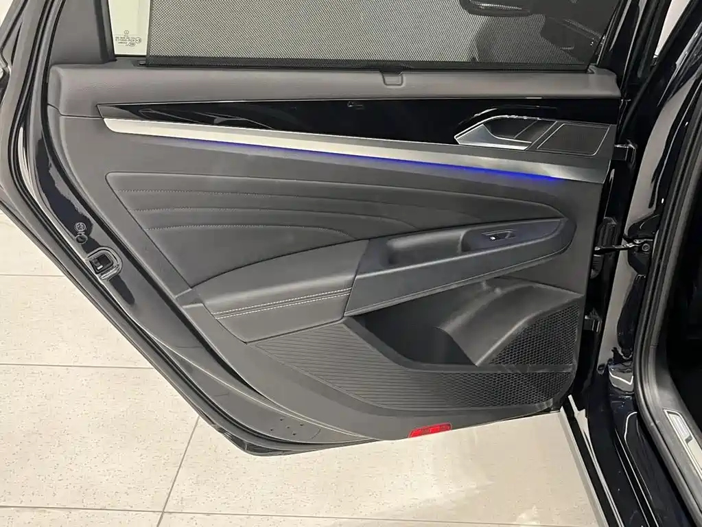 VOLKSWAGEN PASSAT 2024