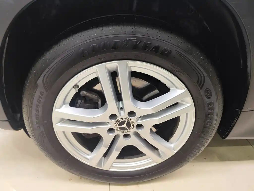 MERCEDES BENZ GLB 2023