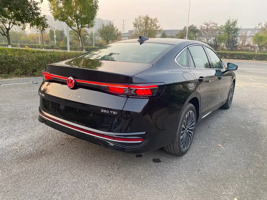 VOLKSWAGEN MAGOTAN 2025