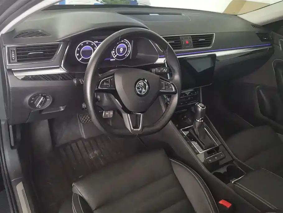SKODA SUPERB 2023