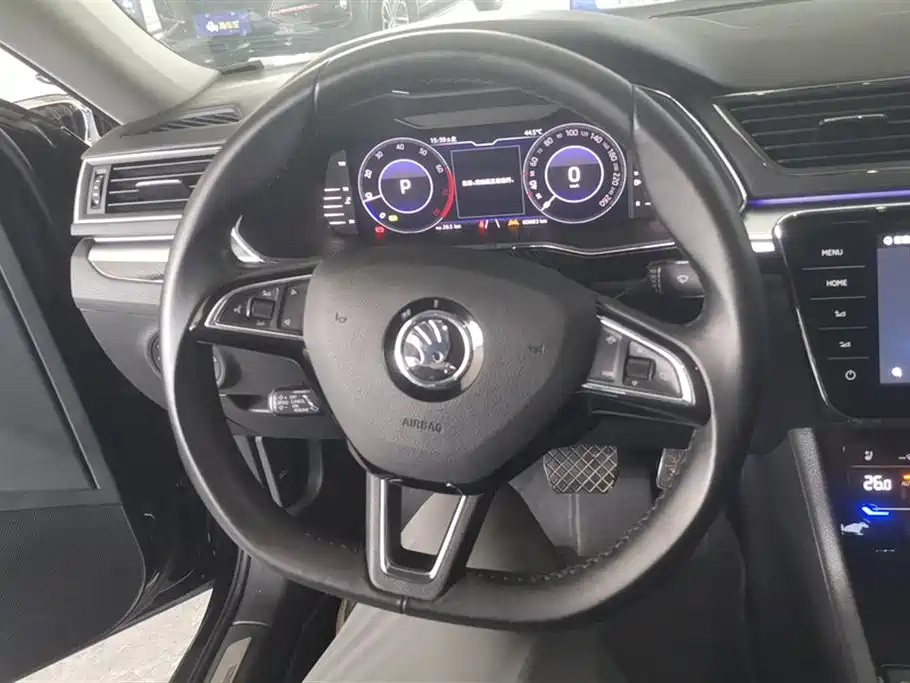 SKODA SUPERB 2023