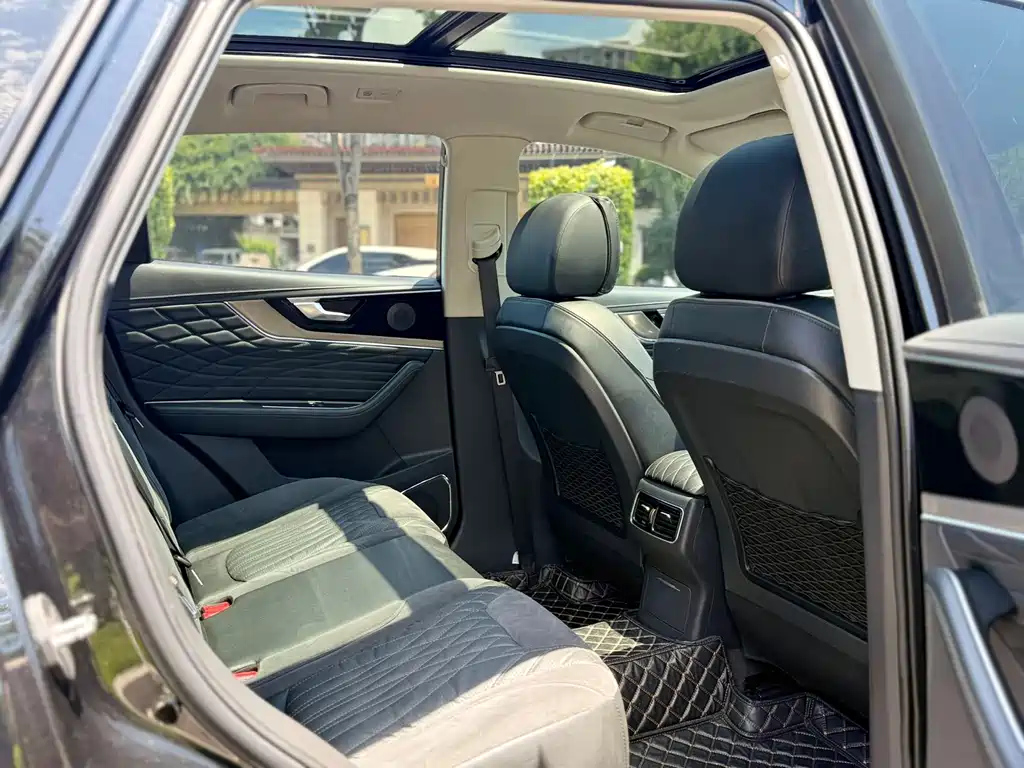 HONGQI HS5 2023