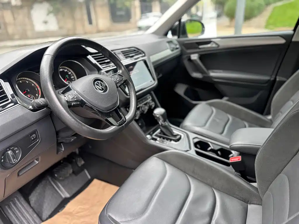 VOLKSWAGEN TIGUAN L 2021