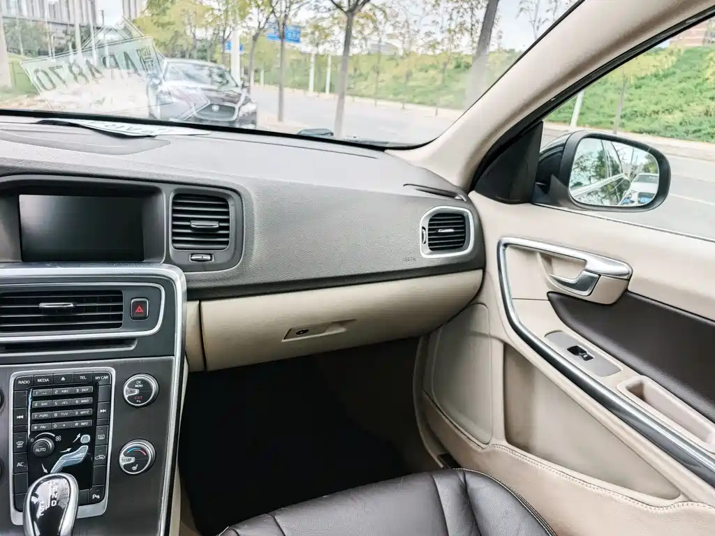VOLVO S60 2015