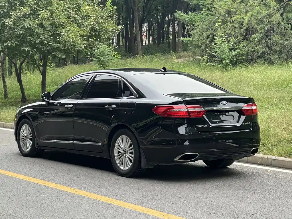 FORD TAURUS 2017