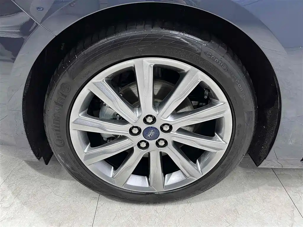 FORD TAURUS 2021