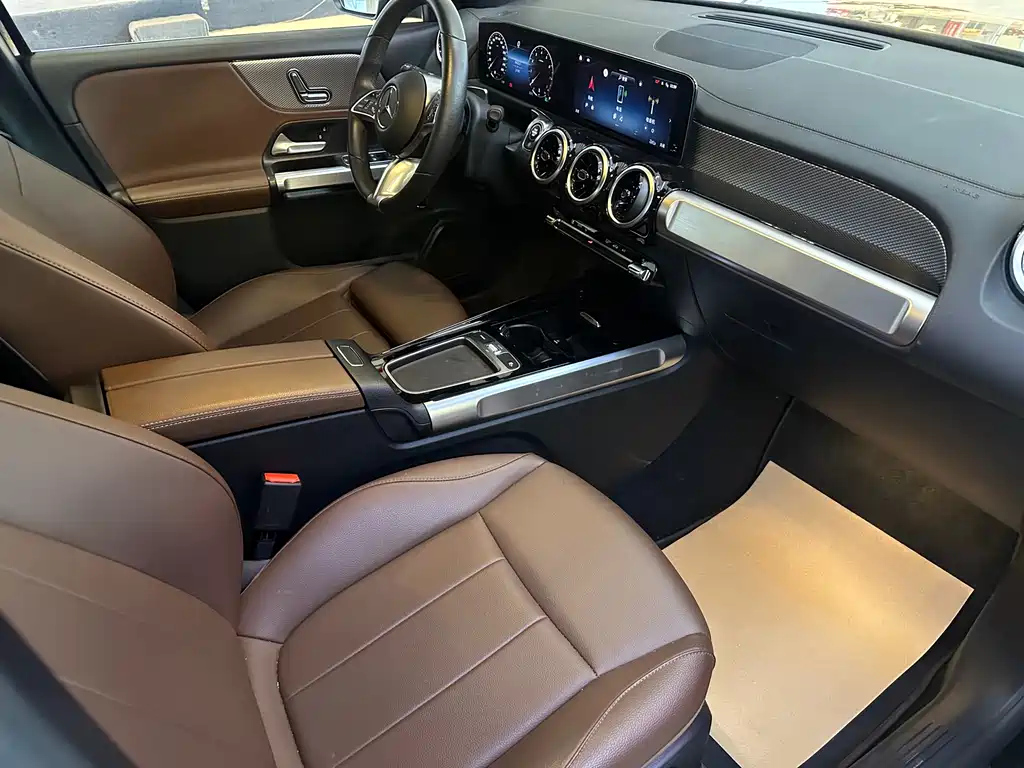 MERCEDES BENZ GLB 2024