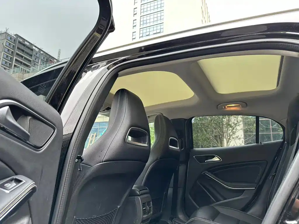 MERCEDES BENZ GLA 2015