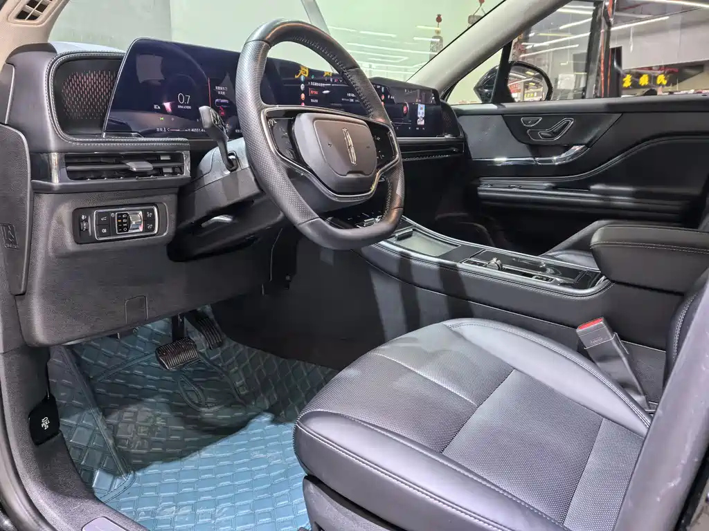 LINCOLN ADVENTURER 2023