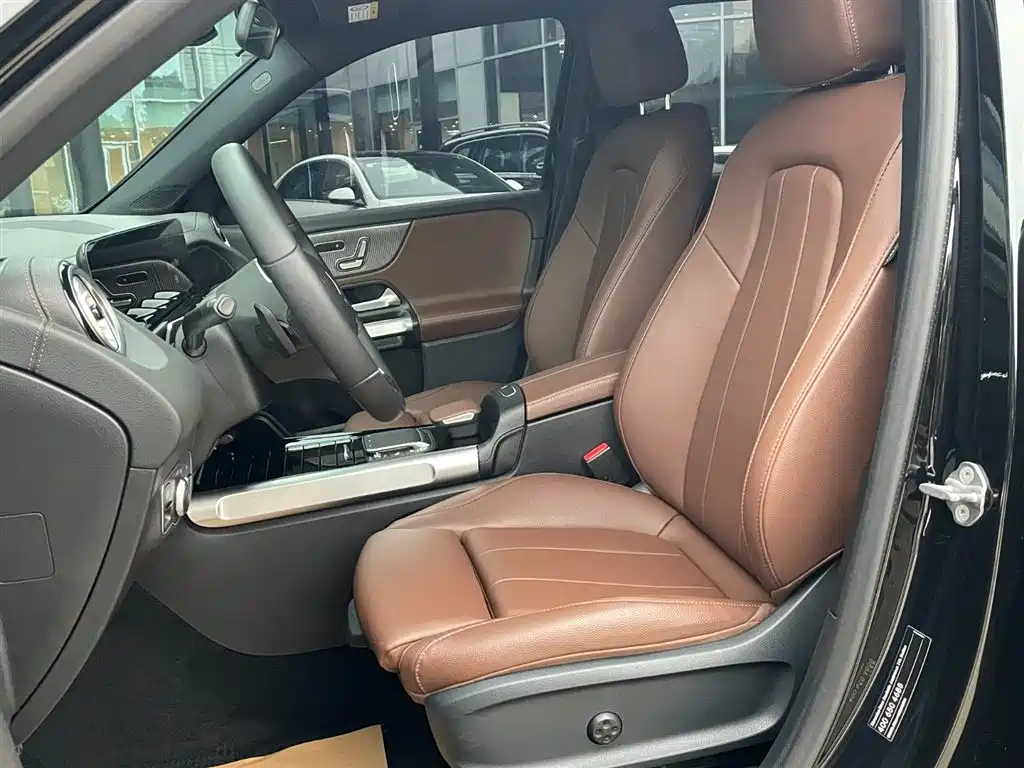 MERCEDES BENZ GLB 2023