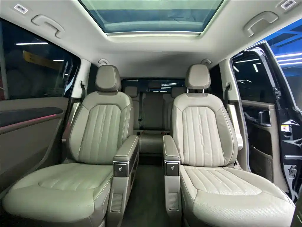 VOLKSWAGEN VILORAN 2023