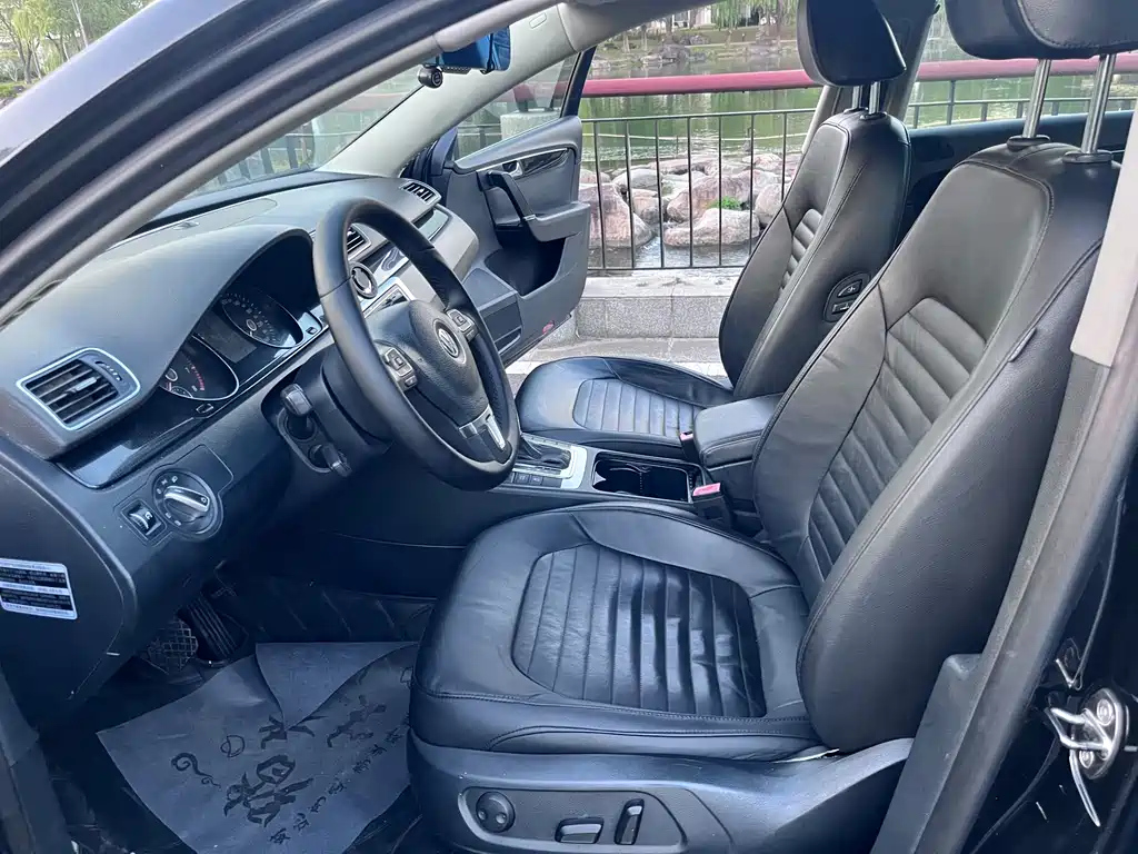 VOLKSWAGEN MAGOTAN 2012