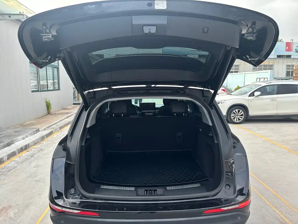 LINCOLN ADVENTURER 2022