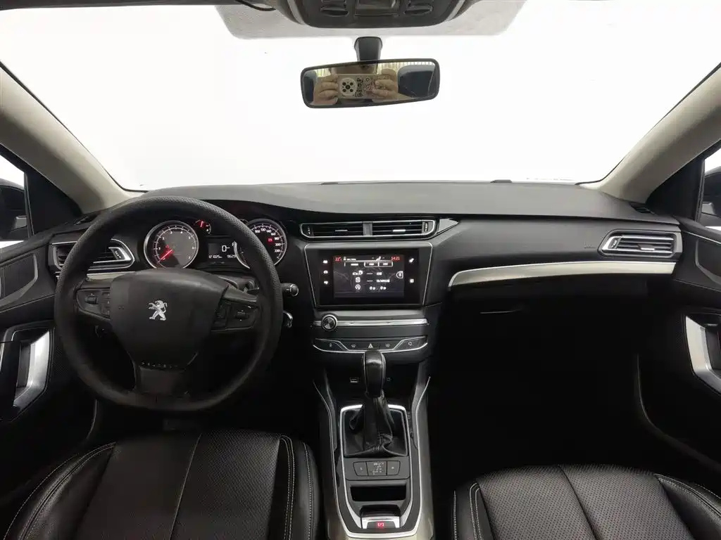 PEUGEOT 408 2015