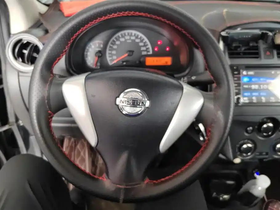 NISSAN SUNNY 2015