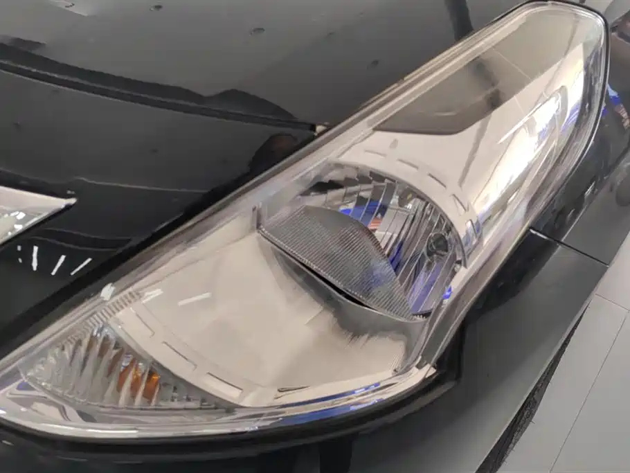 NISSAN SUNNY 2015