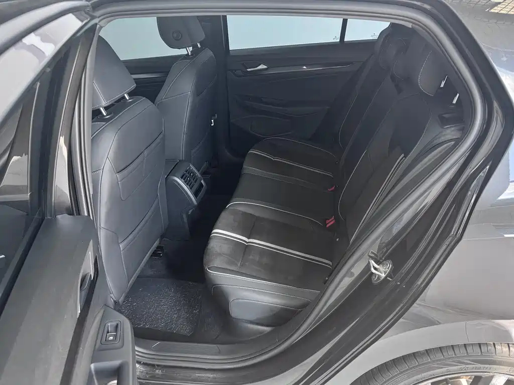 VOLKSWAGEN GOLF 2021