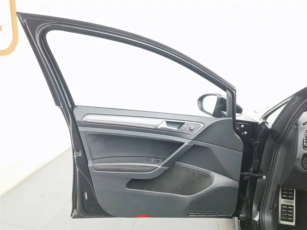 VOLKSWAGEN GOLF GTI 2019