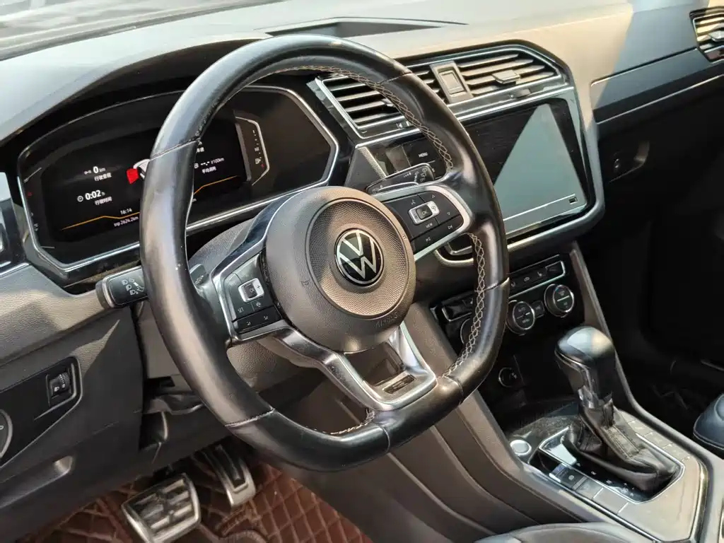 VOLKSWAGEN TIGUAN L 2021