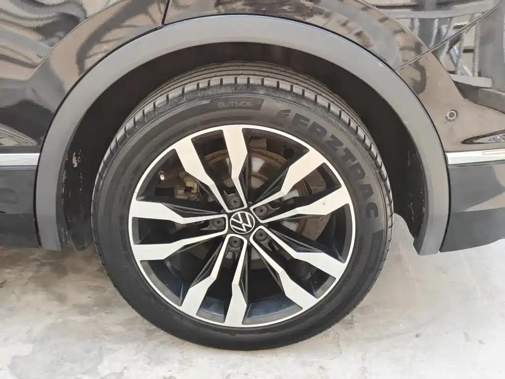 VOLKSWAGEN TIGUAN L 2021