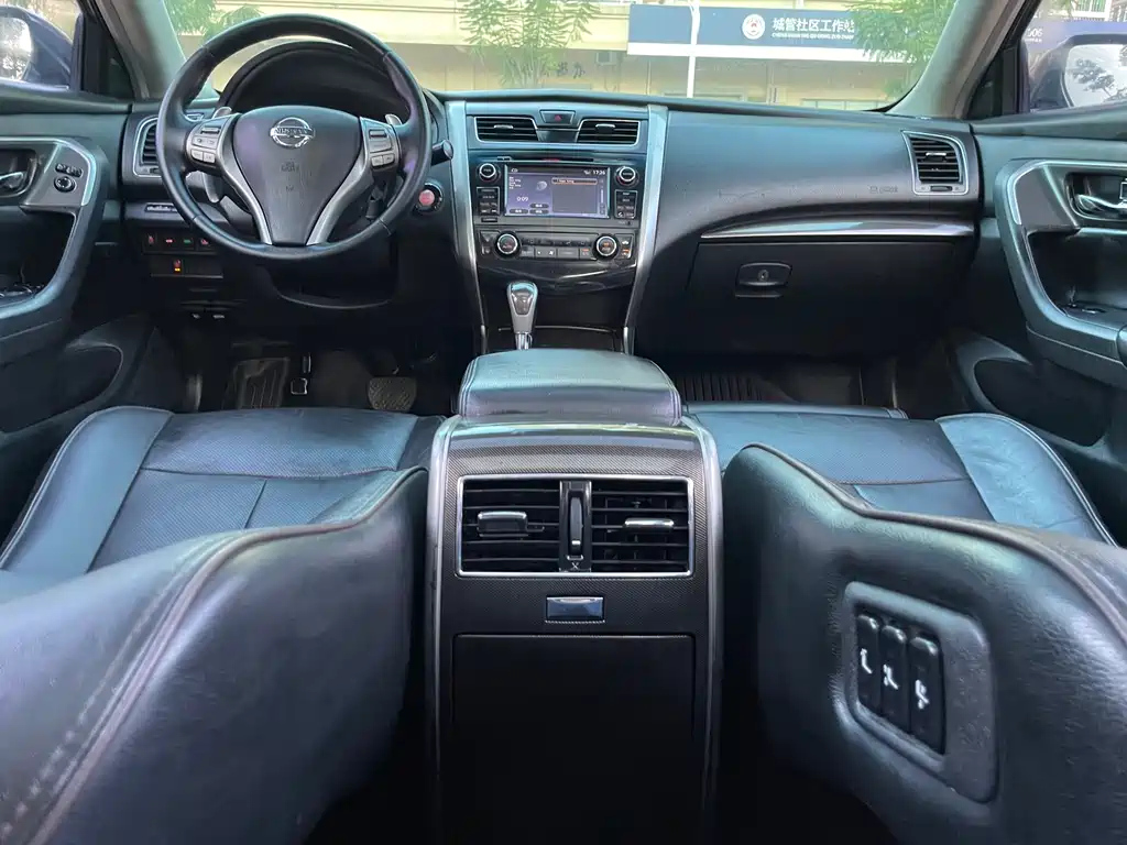 NISSAN TEANA 2015