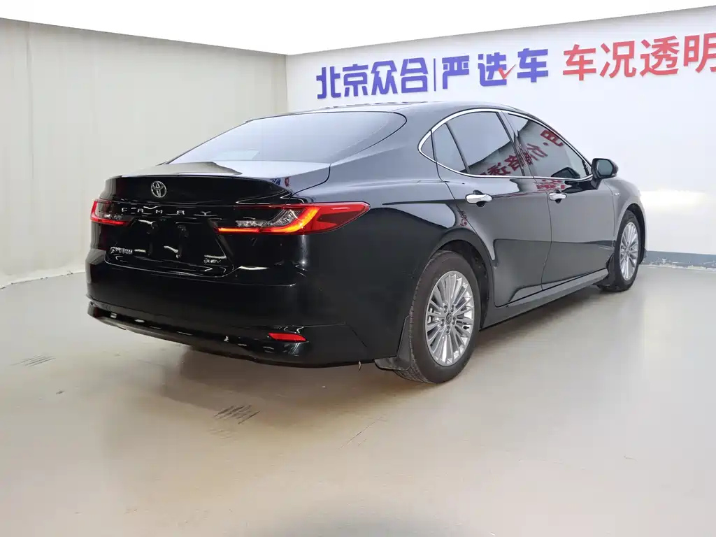 TOYOTA CAMRY 2025
