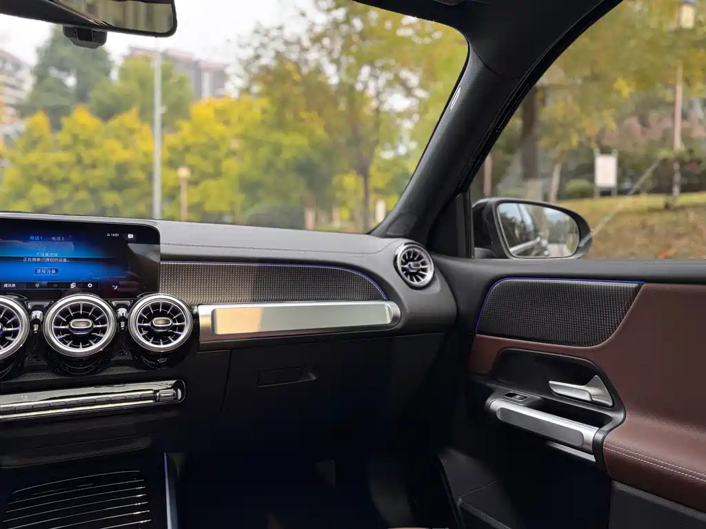 MERCEDES BENZ GLB 2023