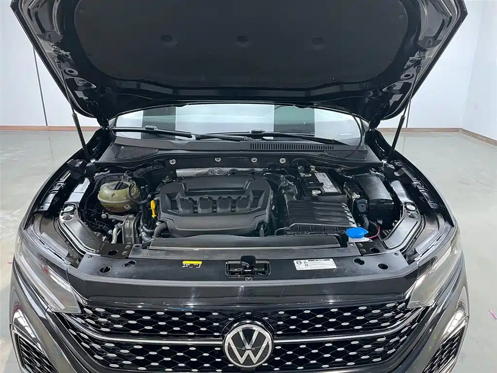 VOLKSWAGEN PASSAT 2023