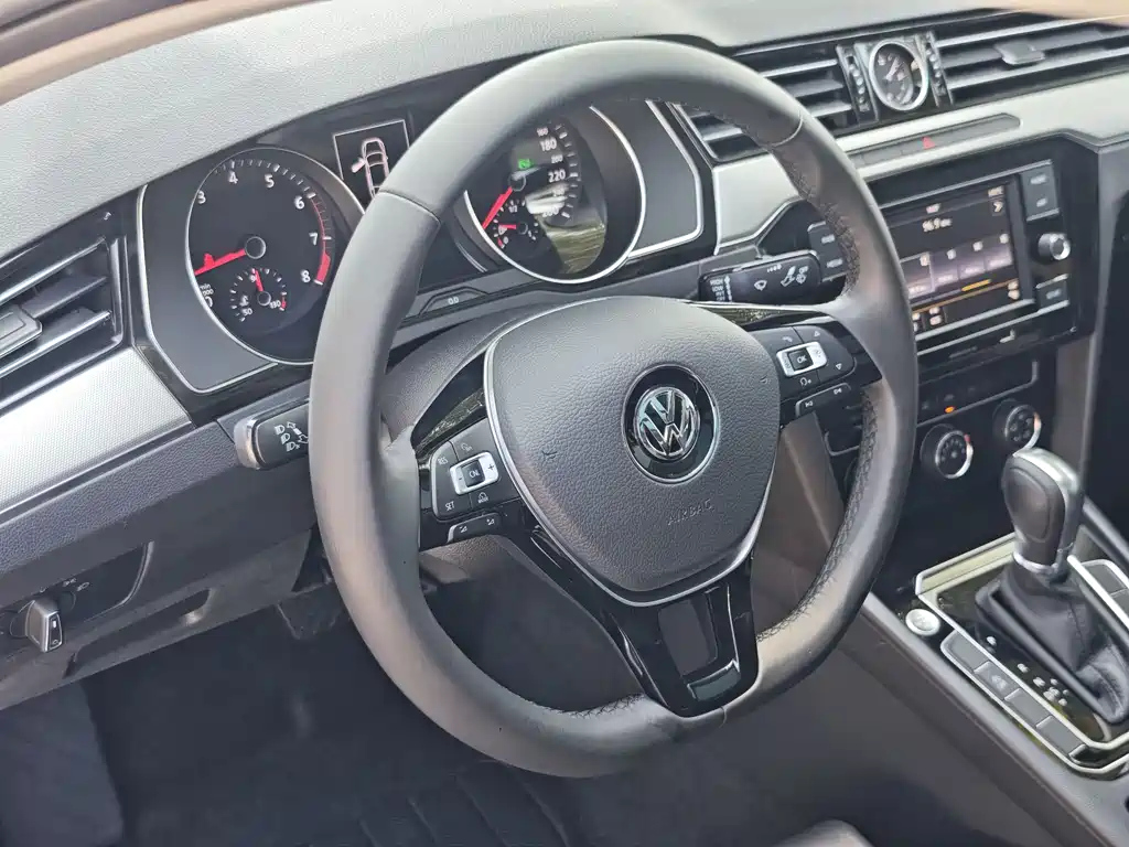 VOLKSWAGEN MAGOTAN 2018
