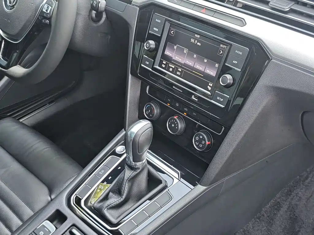 VOLKSWAGEN MAGOTAN 2018