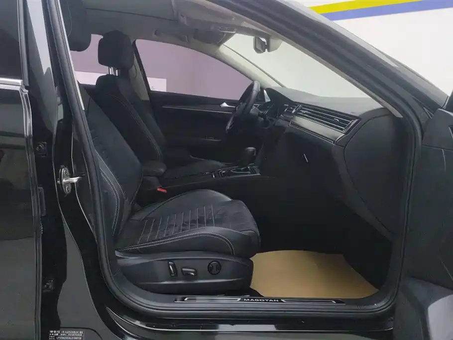 VOLKSWAGEN MAGOTAN 2021