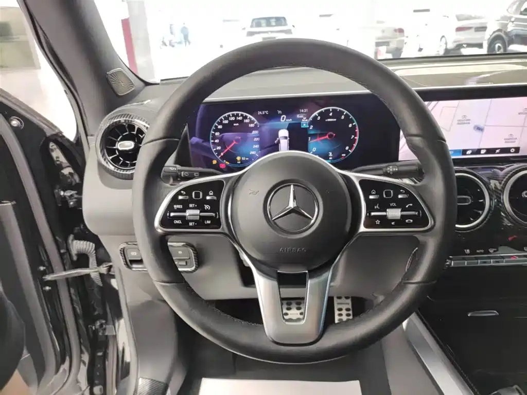 MERCEDES BENZ GLB 2023