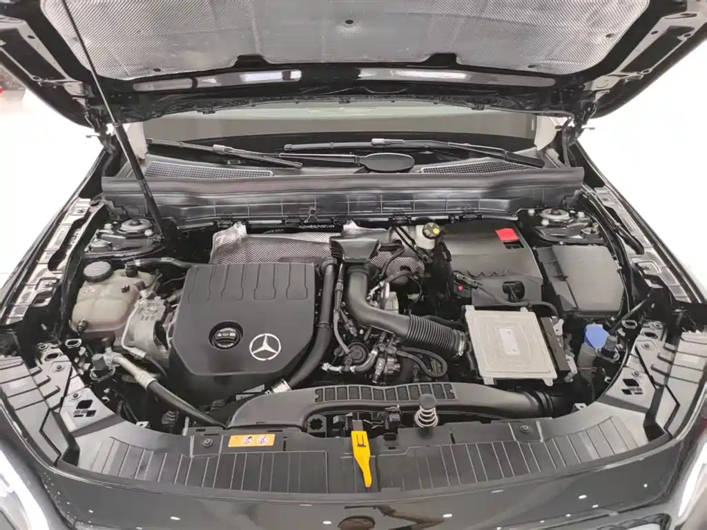 MERCEDES BENZ GLB 2023