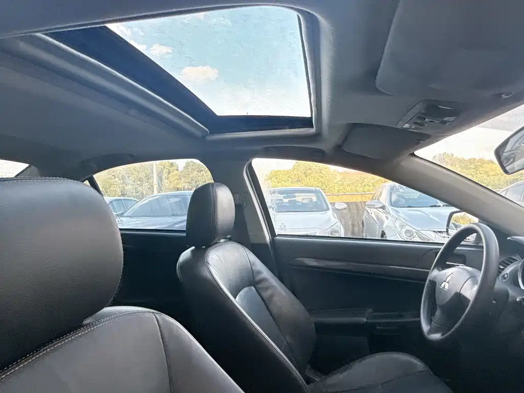 MITSUBISHI LANCER EX 2011