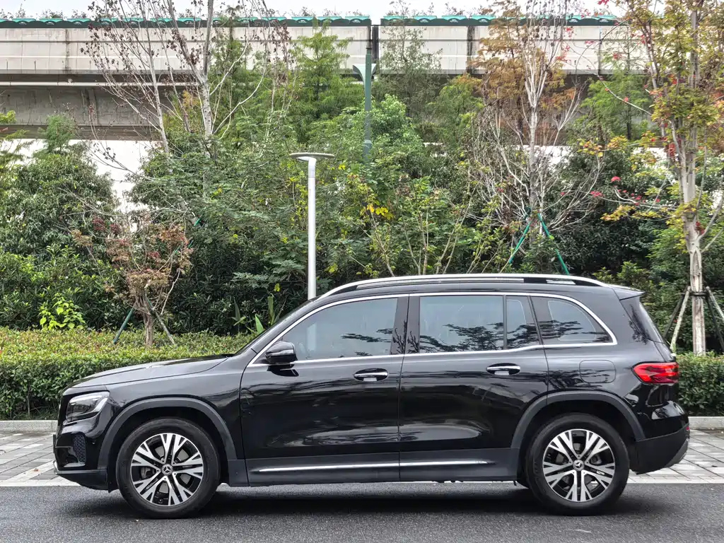 MERCEDES BENZ GLB 2024